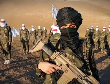 Ειδική μονάδα εξοπλισμένη με όπλα-λάφυρα των αμερικανικών ειδικών δυνάμεων παρουσίασαν οι Ταλιμπάν!